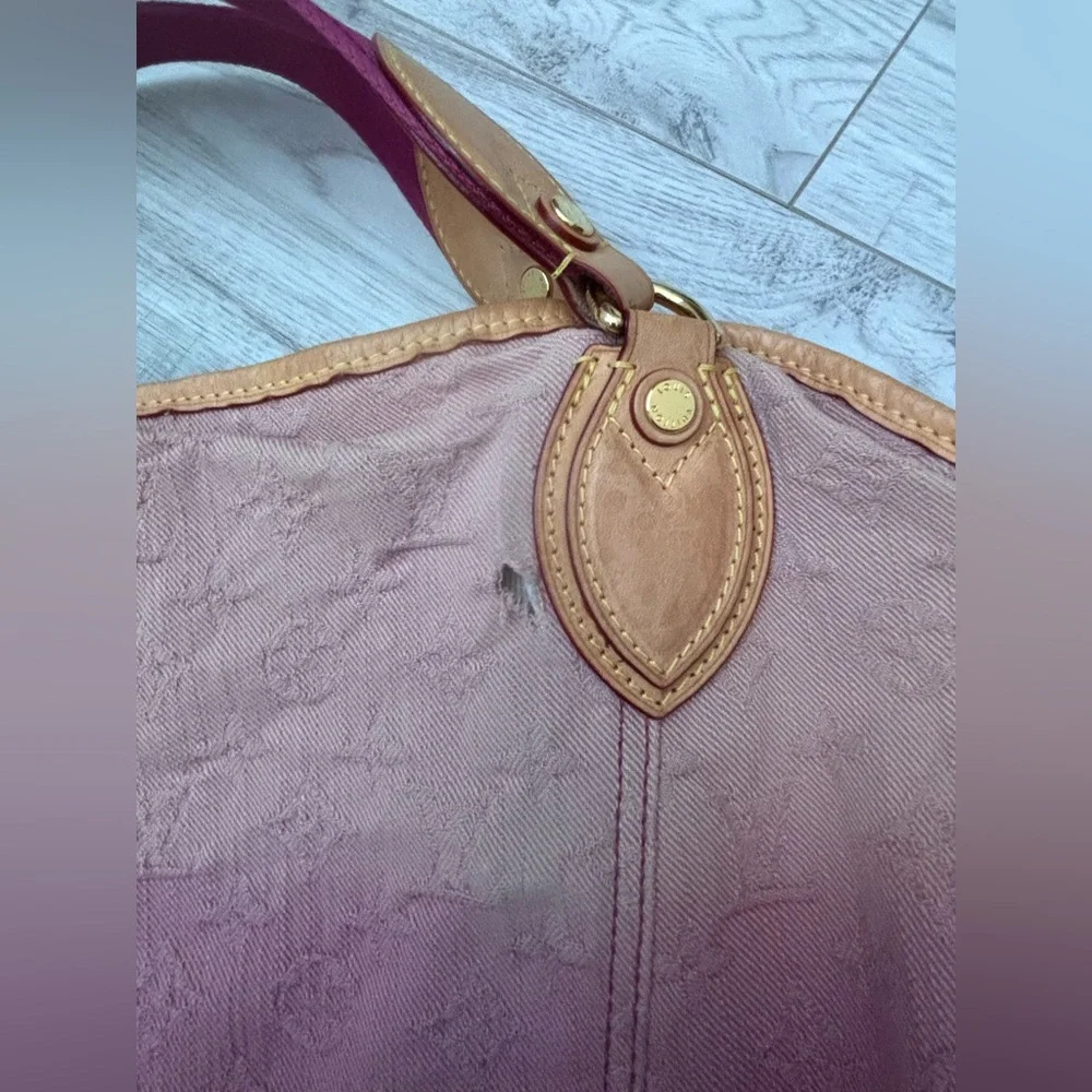 LOUIS VUITTON Rouge Fauvist Denim Sunbeam Monogram Hobo Bag Limited Edition 2010 - Picture 11 of 15